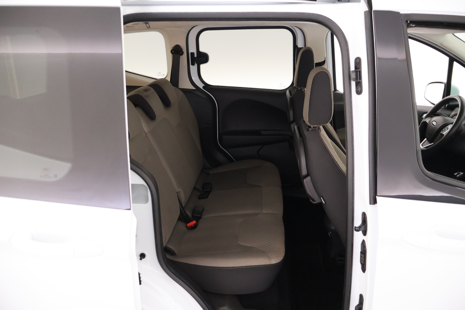 Ford Tourneo Courier vaihtoauto