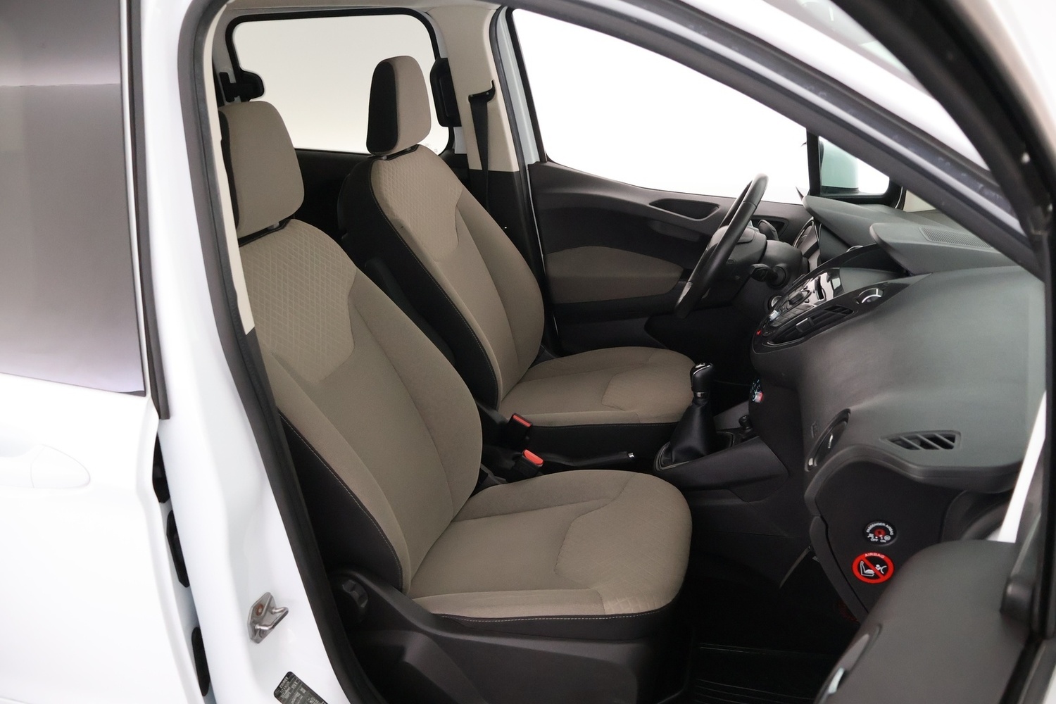 Ford Tourneo Courier vaihtoauto