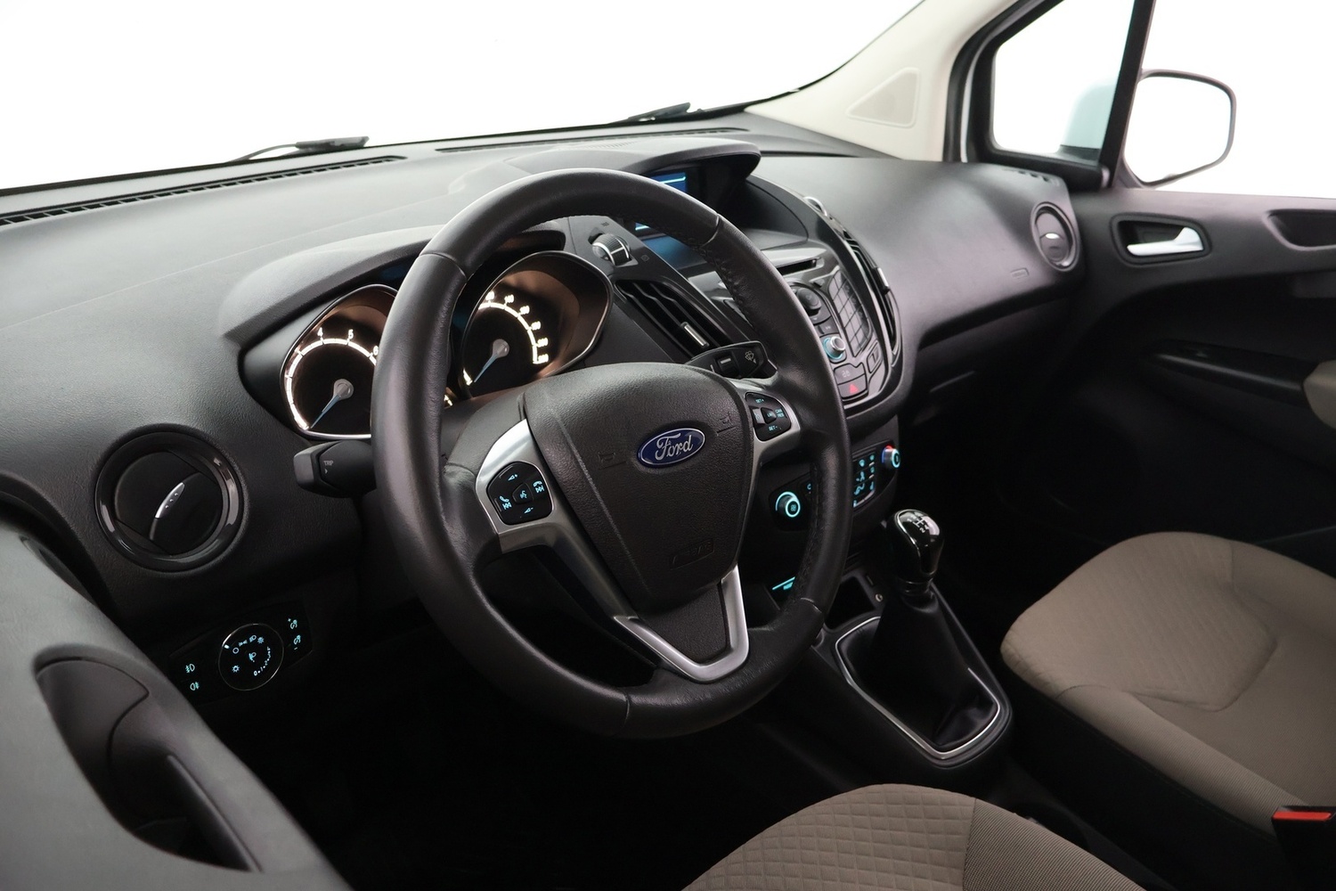 Ford Tourneo Courier vaihtoauto