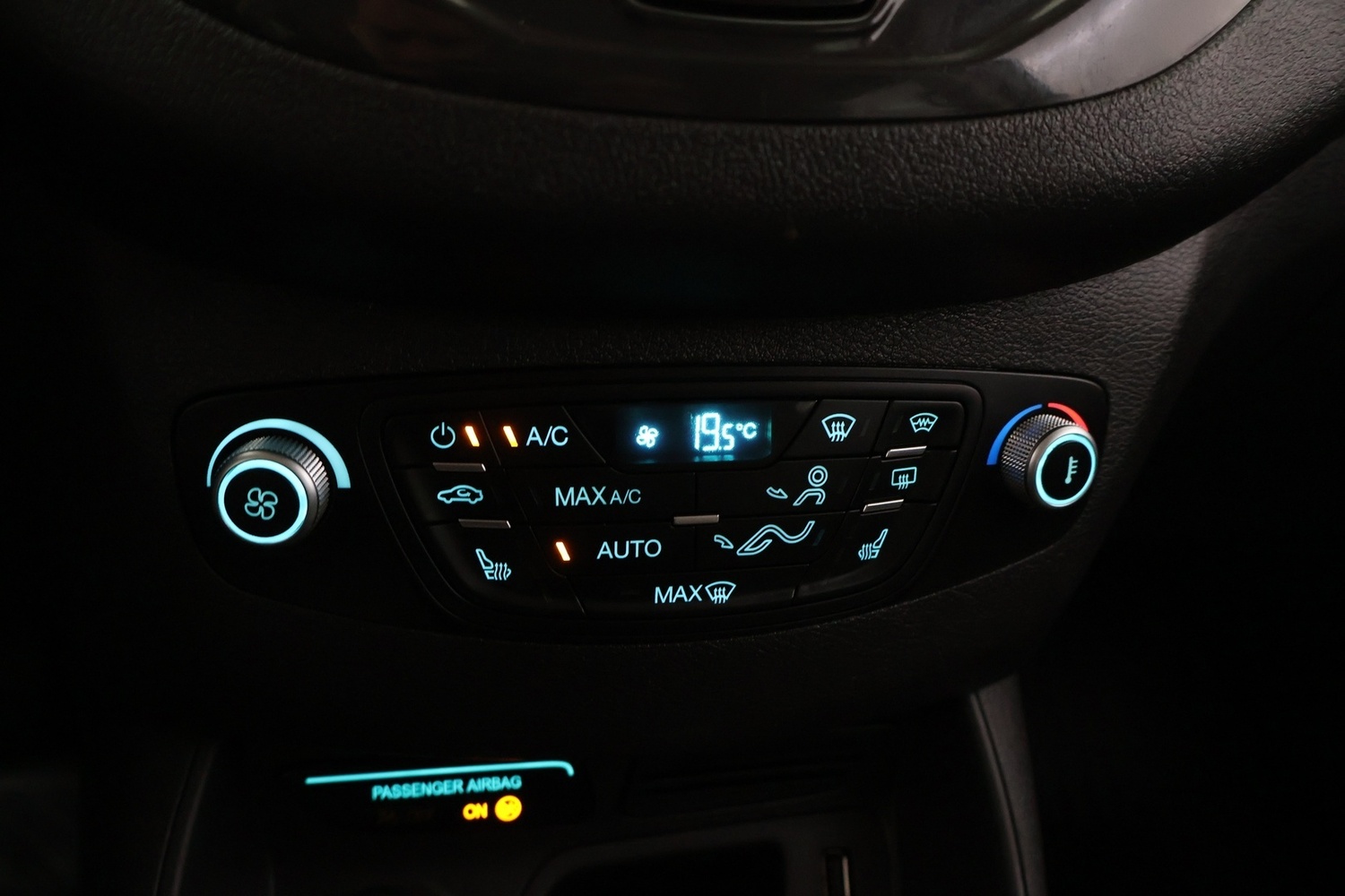 Ford Tourneo Courier vaihtoauto