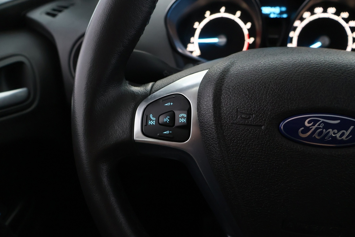 Ford Tourneo Courier vaihtoauto