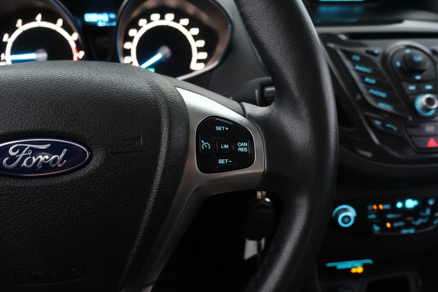 Ford Tourneo Courier vaihtoauto