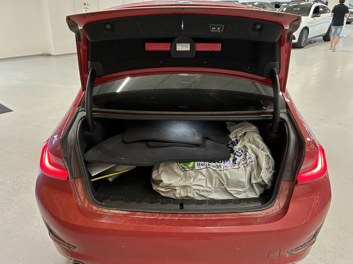 BMW 330 vaihtoauto