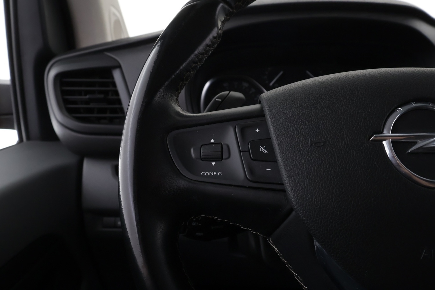 Opel Vivaro vaihtoauto