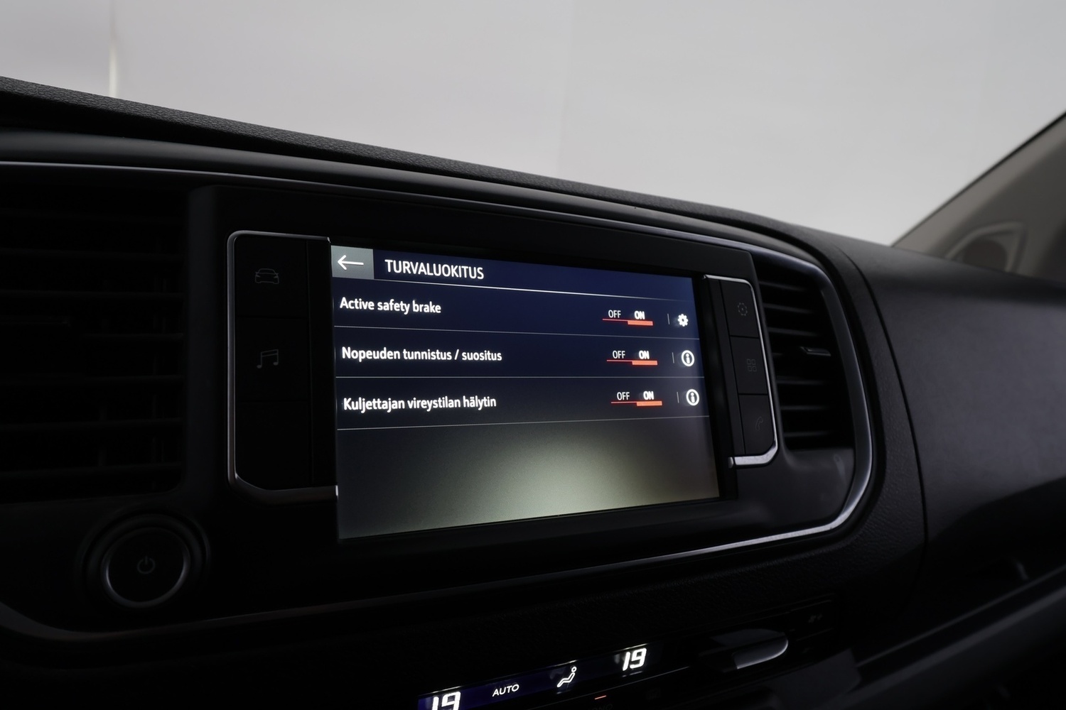 Opel Vivaro vaihtoauto