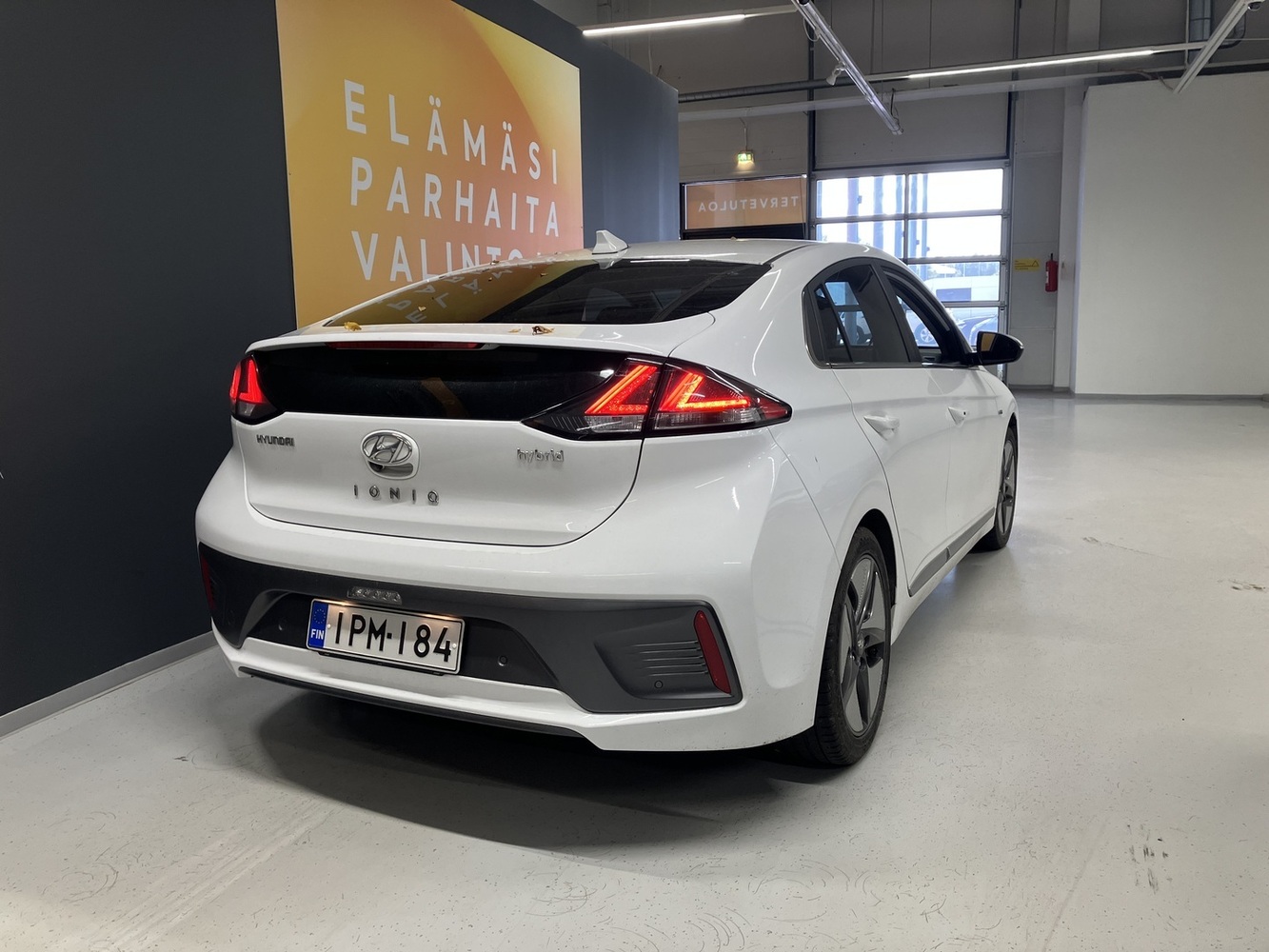 Hyundai IONIQ hybrid vaihtoauto