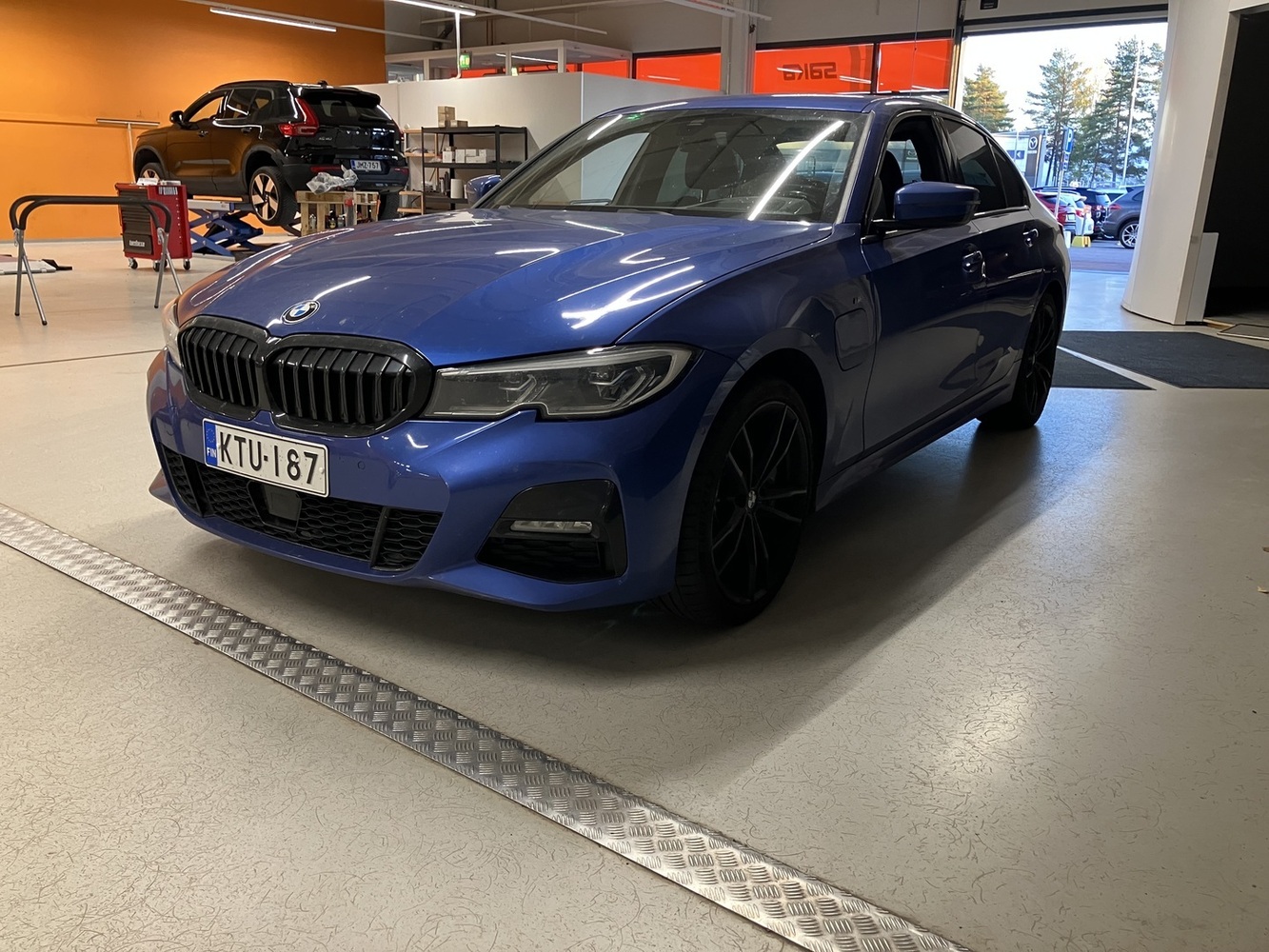 BMW 330 vaihtoauto