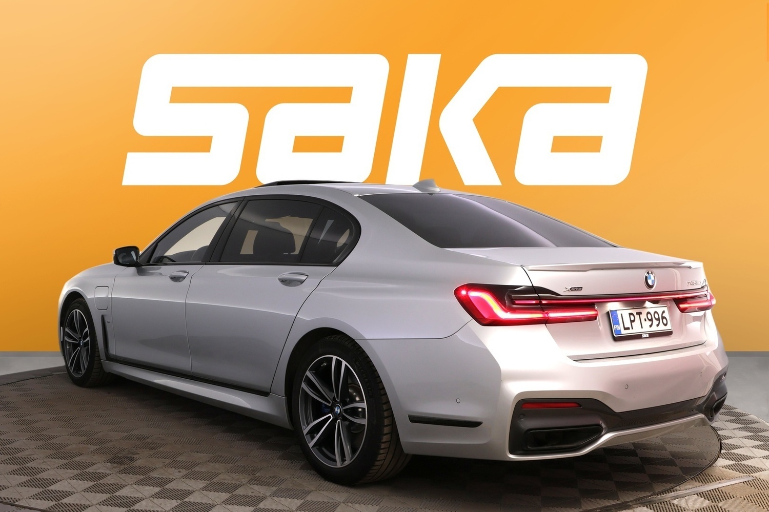 BMW 745 vaihtoauto