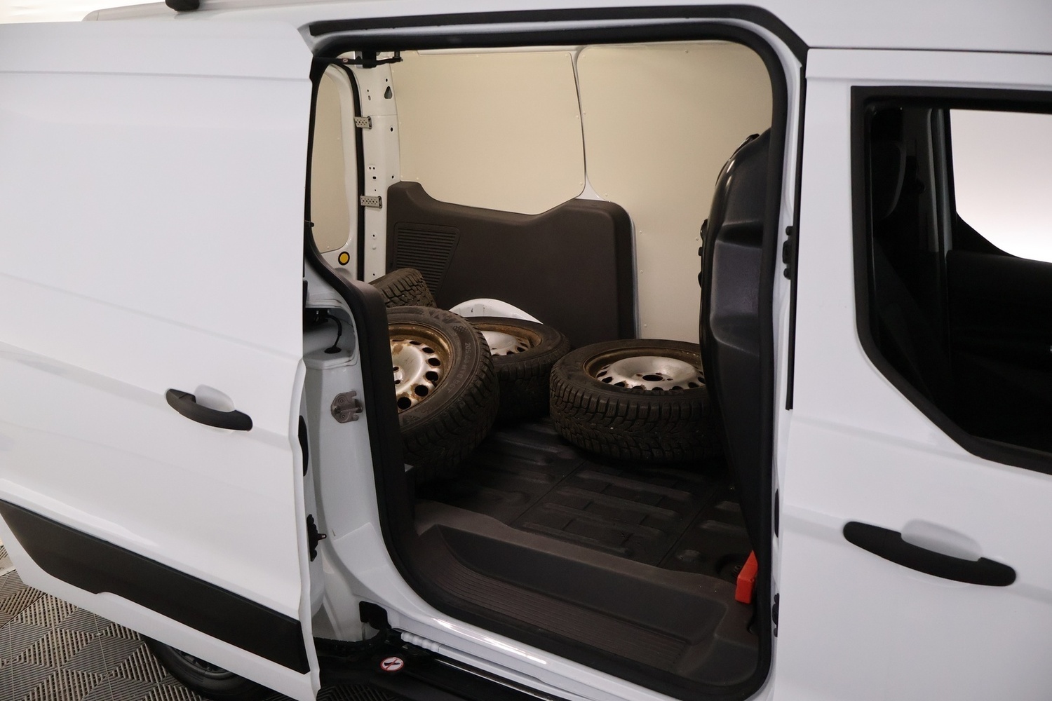 Ford Transit Connect vaihtoauto