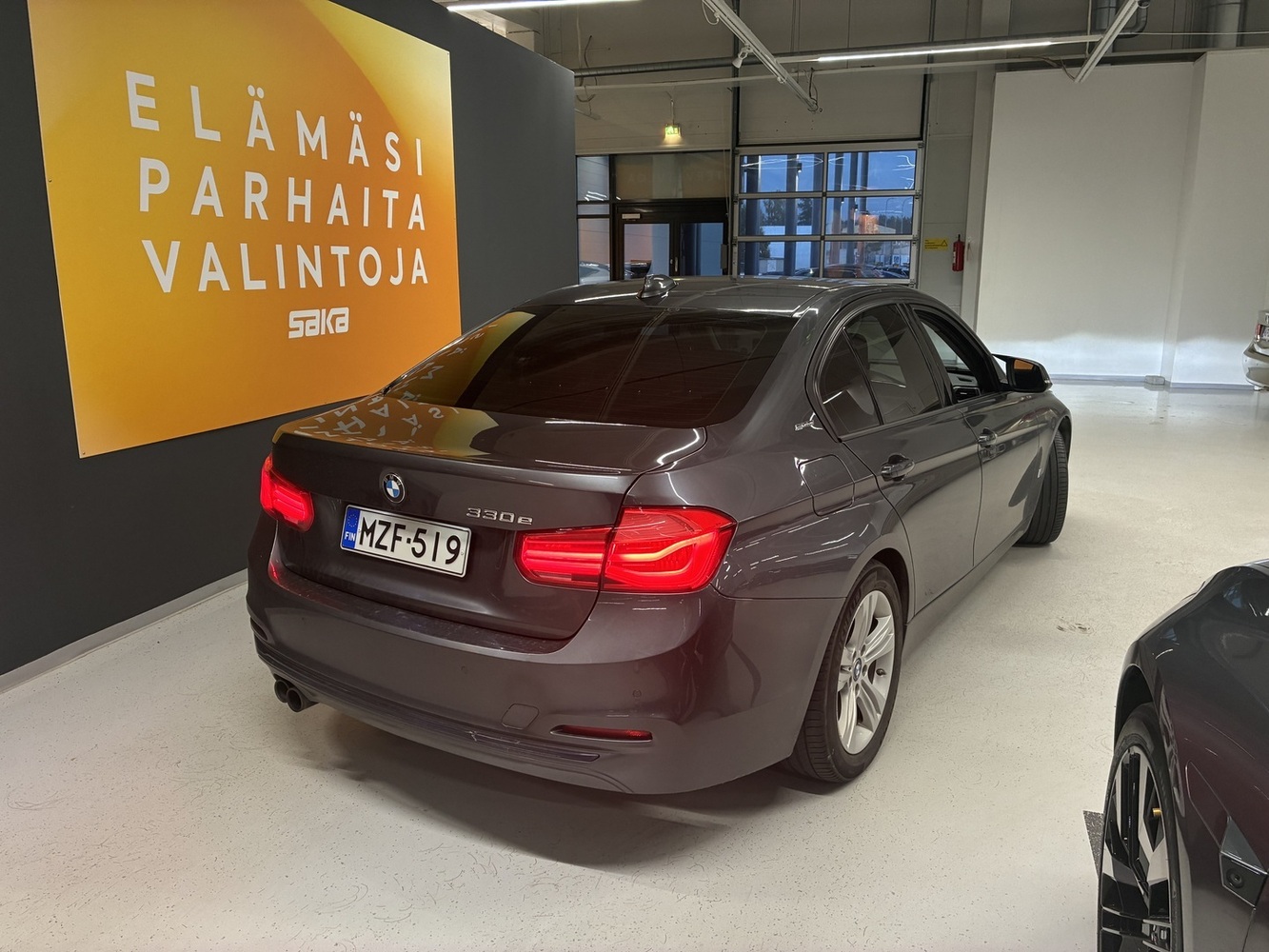 BMW 330 vaihtoauto