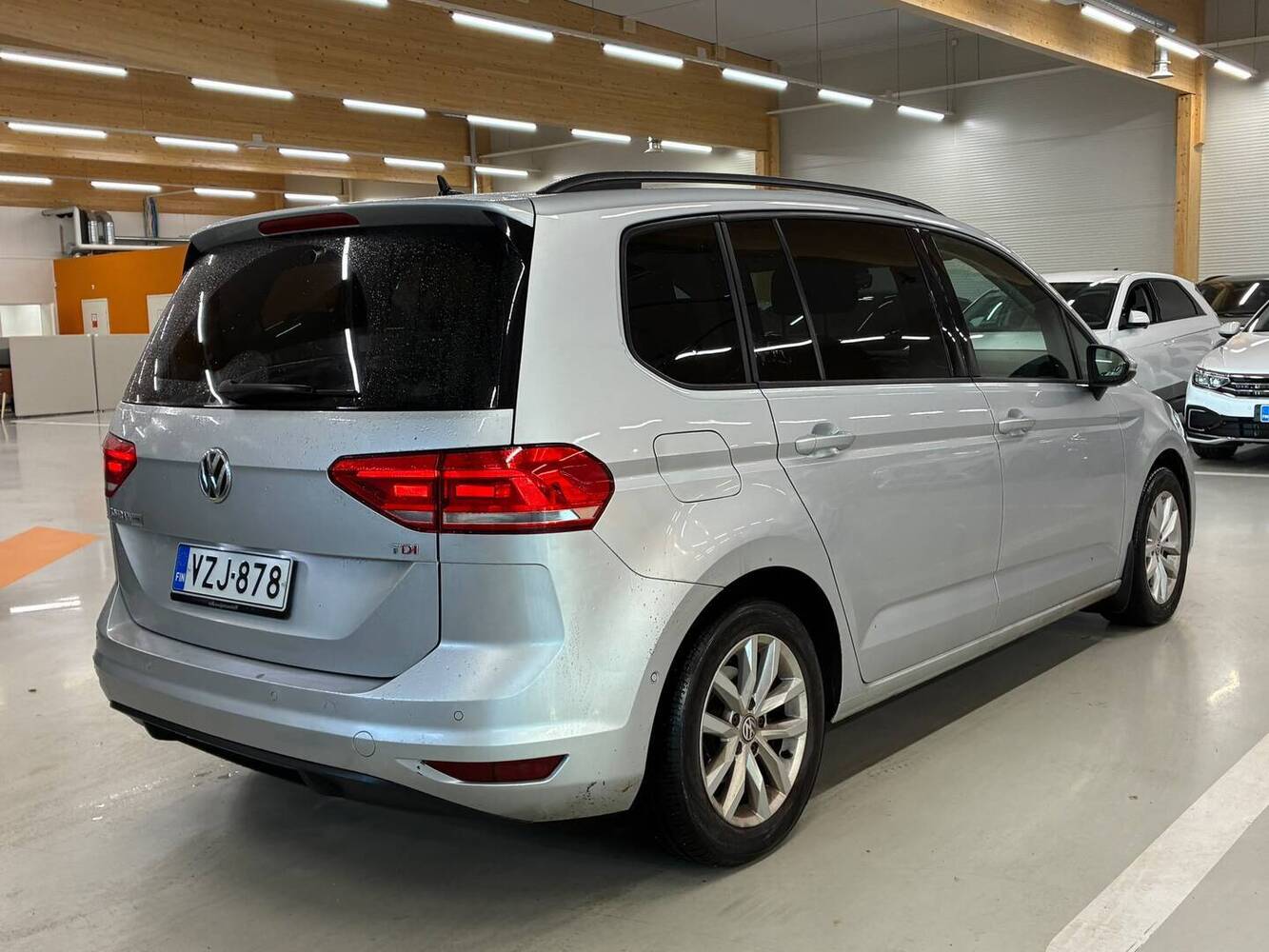 Volkswagen Touran vaihtoauto