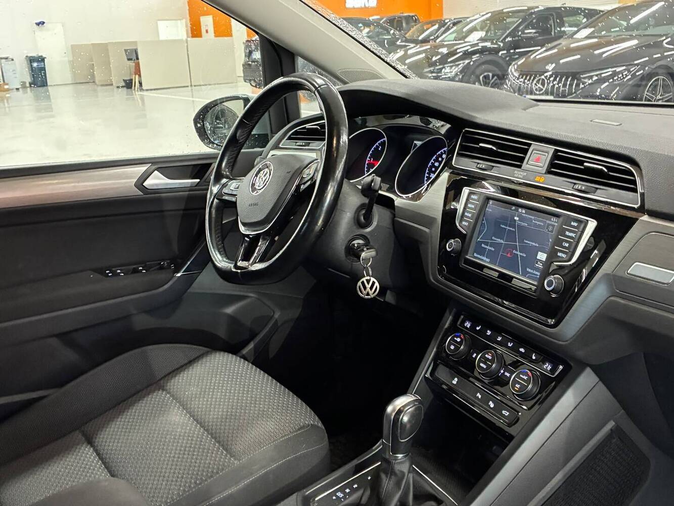 Volkswagen Touran vaihtoauto