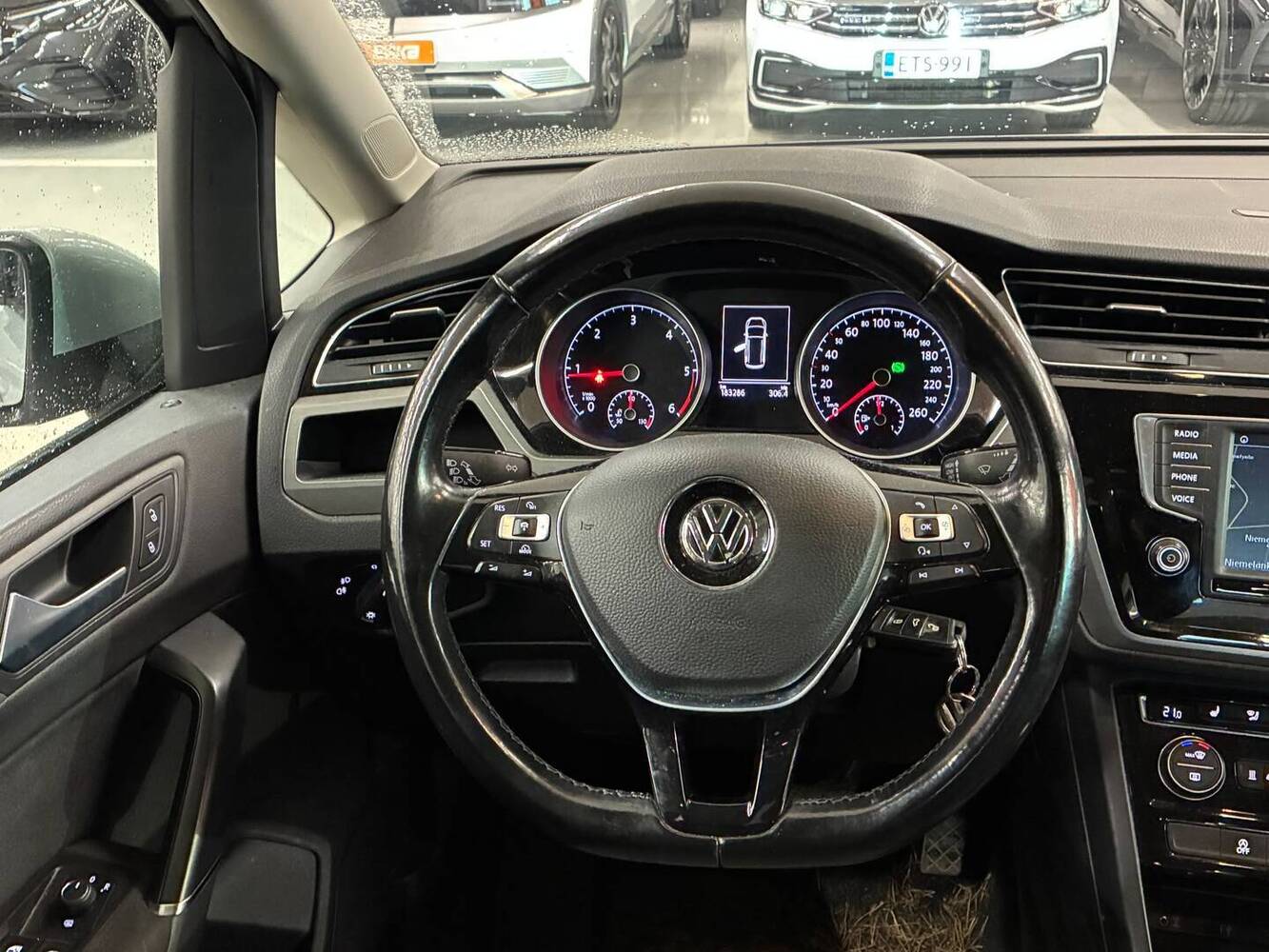 Volkswagen Touran vaihtoauto