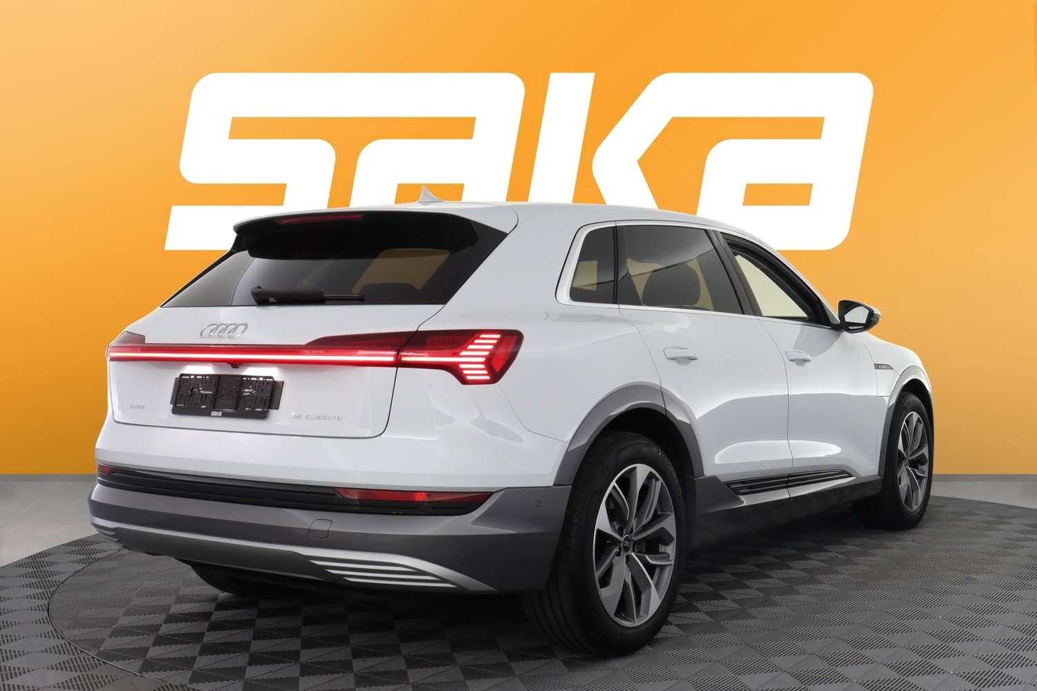 Audi e-tron vaihtoauto