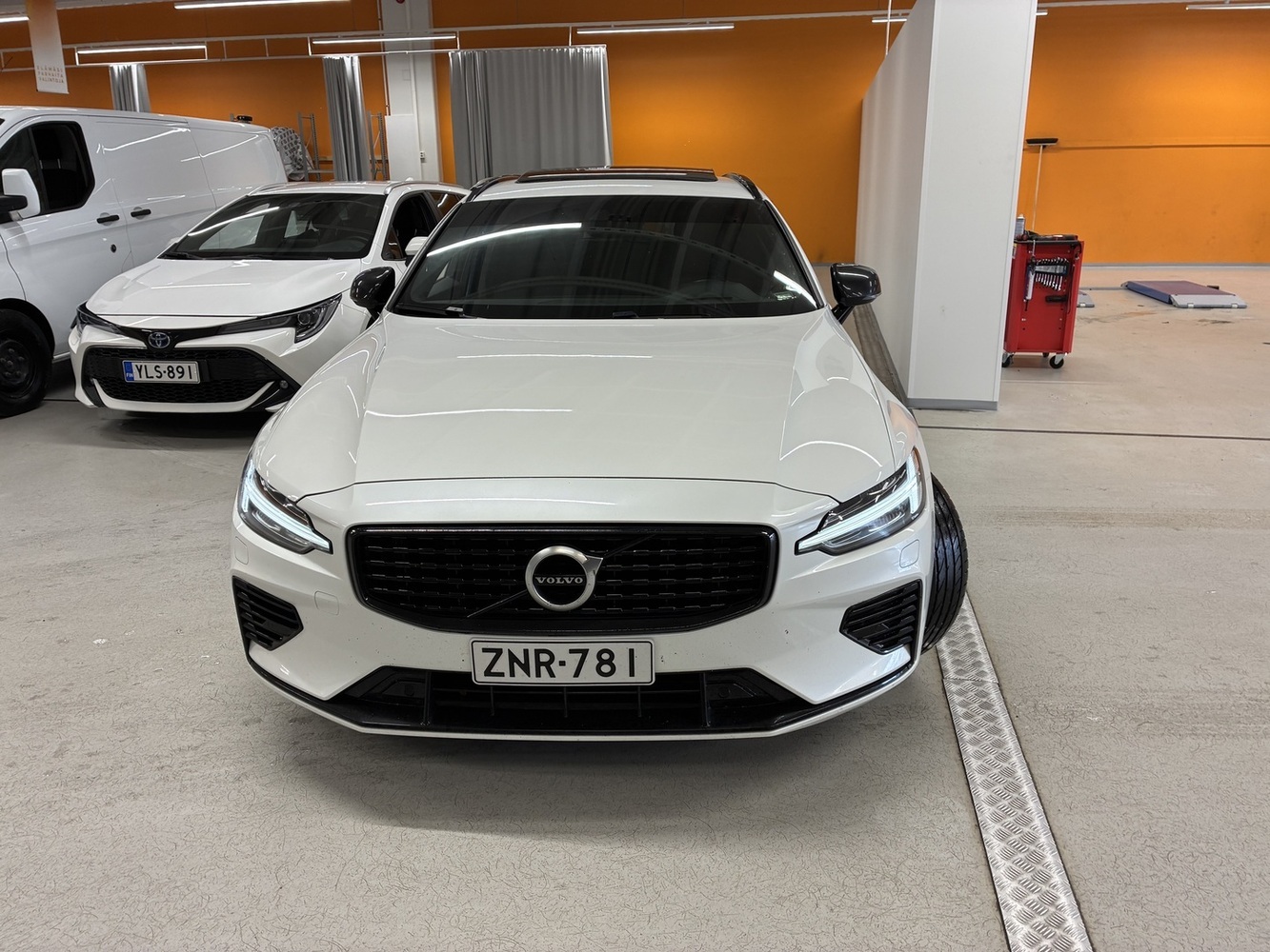 Volvo V60 vaihtoauto