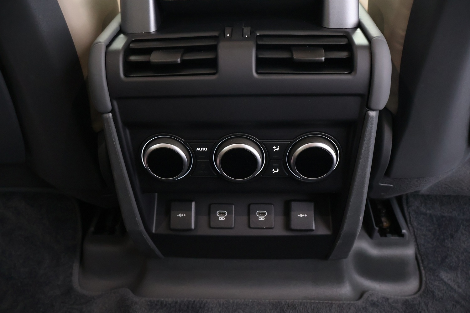 Land Rover Defender vaihtoauto