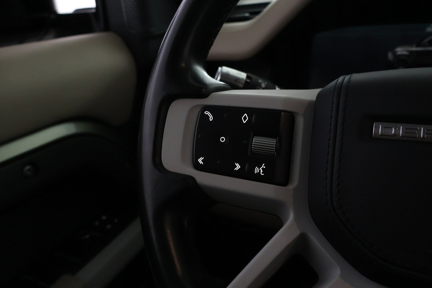Land Rover Defender vaihtoauto