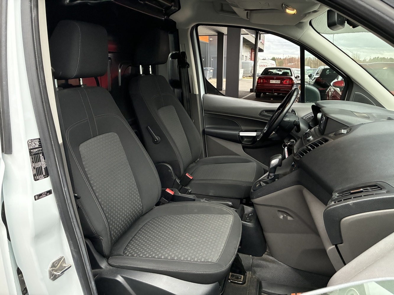 Ford Transit Connect vaihtoauto