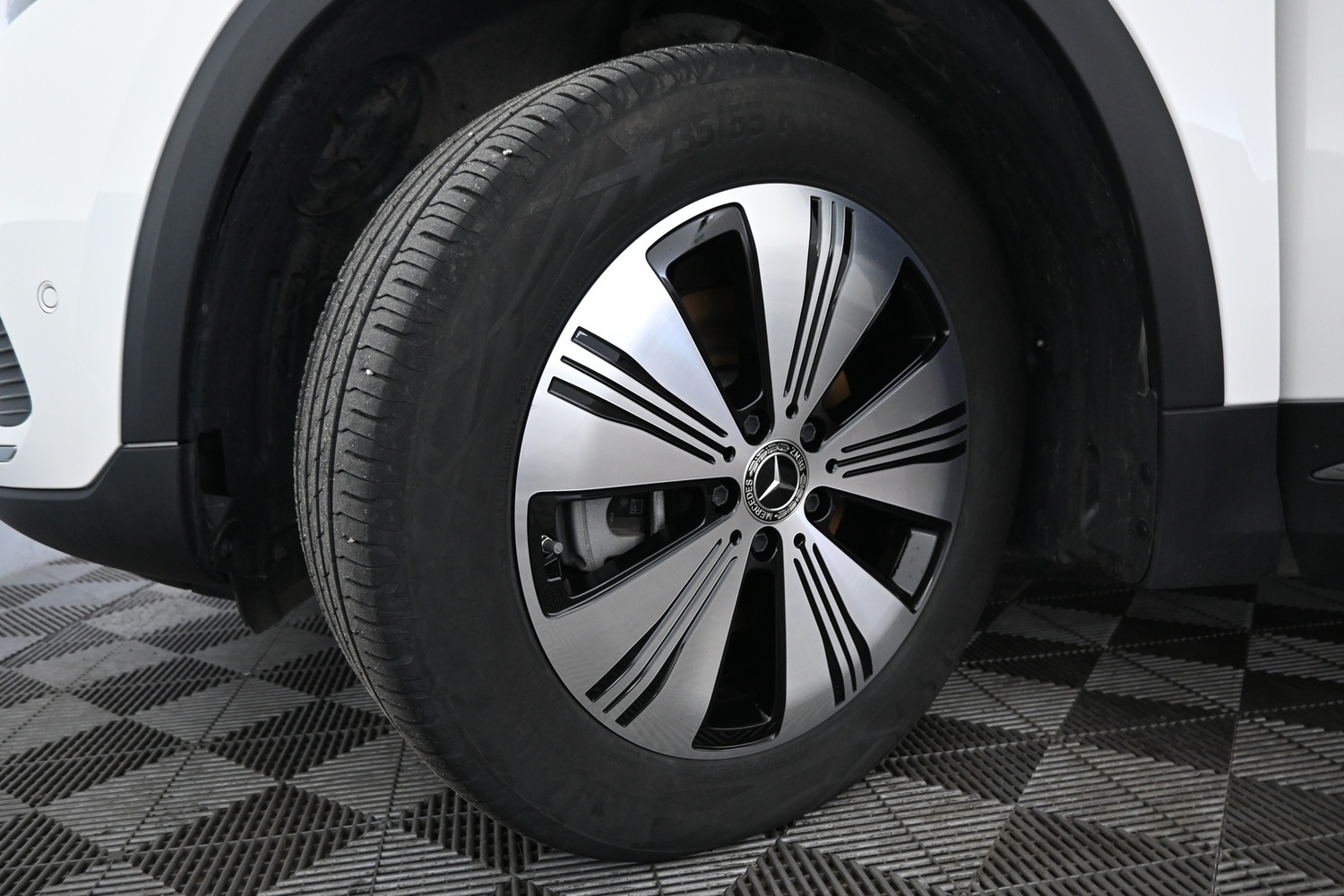 Mercedes-Benz EQA vaihtoauto