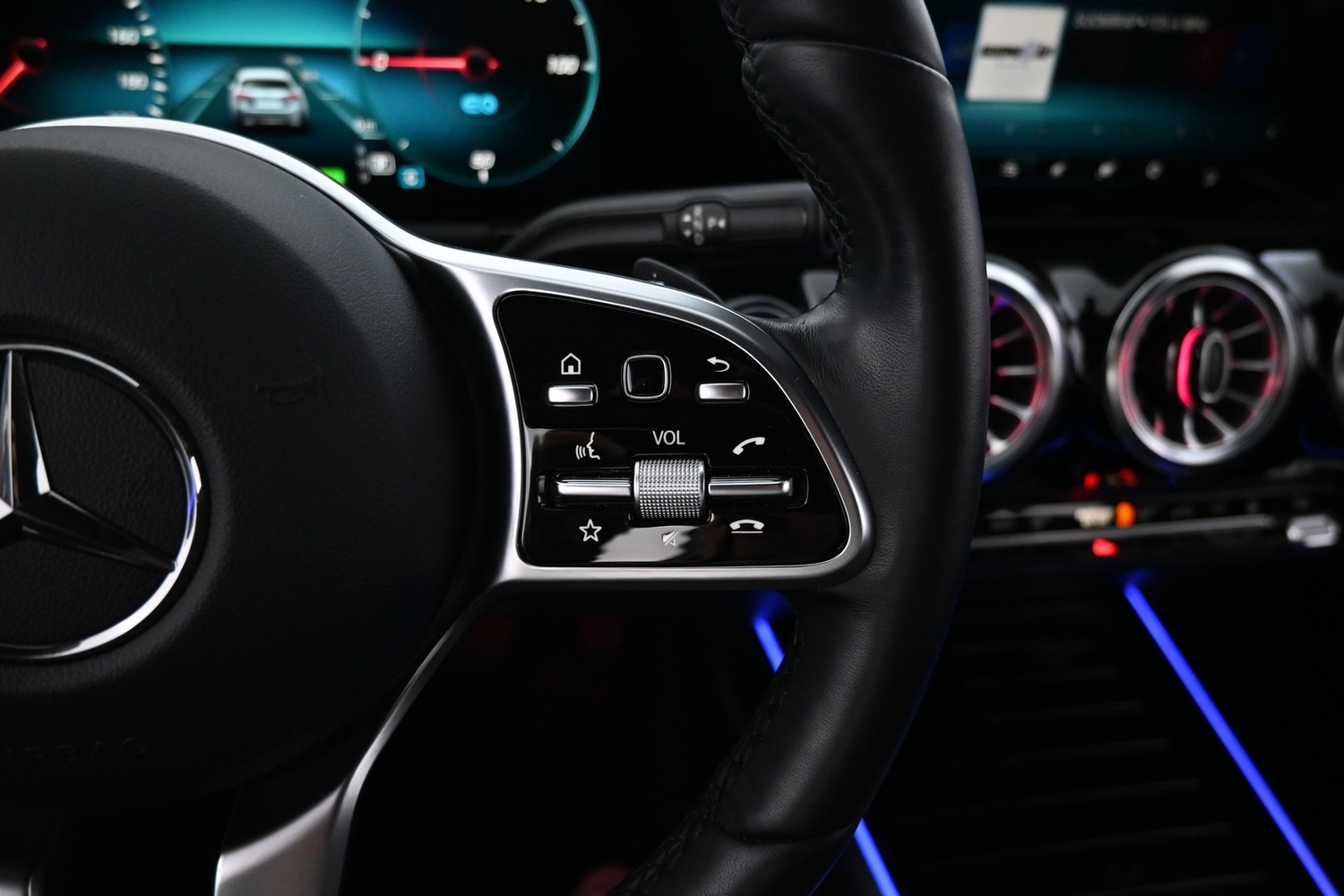 Mercedes-Benz EQA vaihtoauto