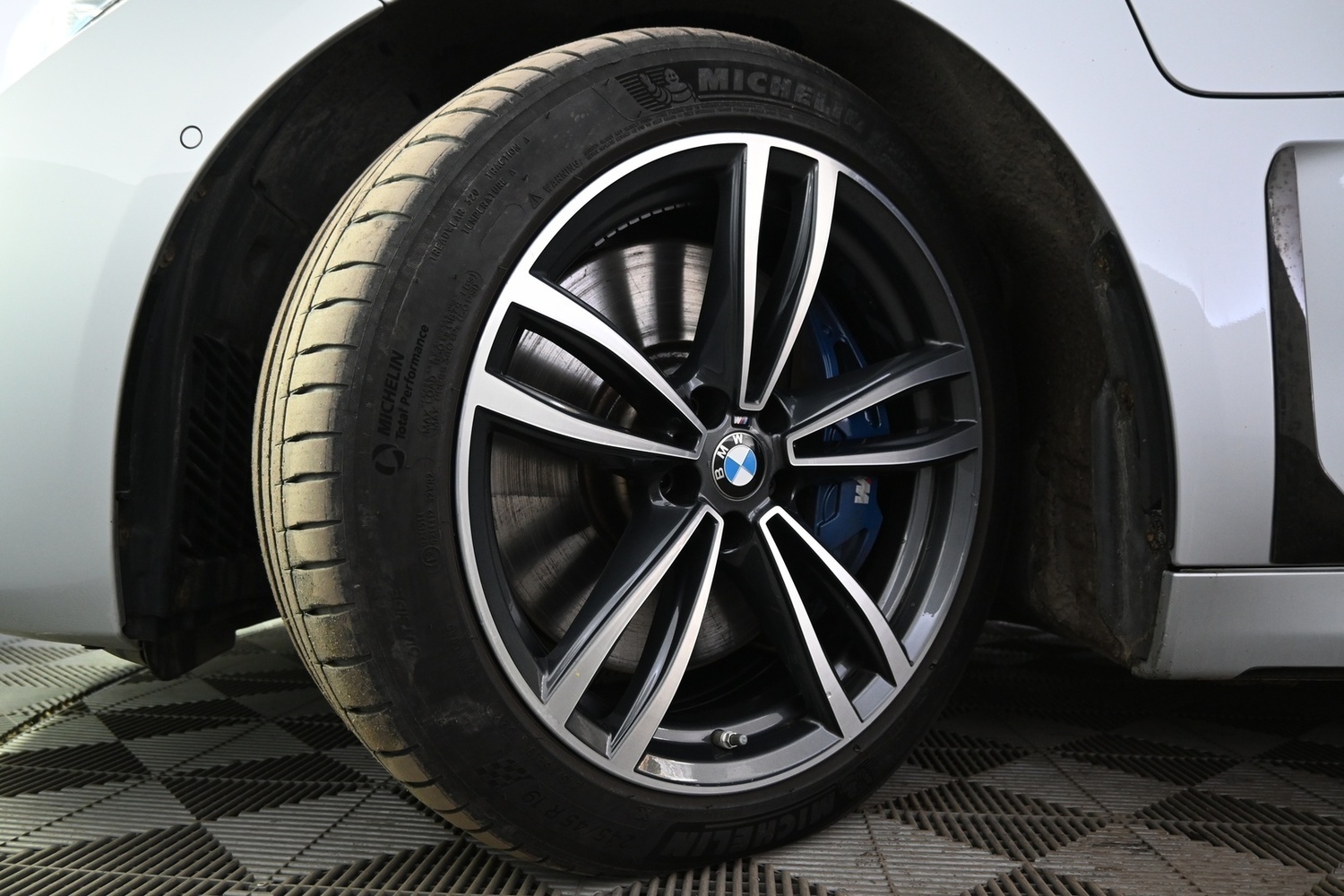 BMW 745 vaihtoauto