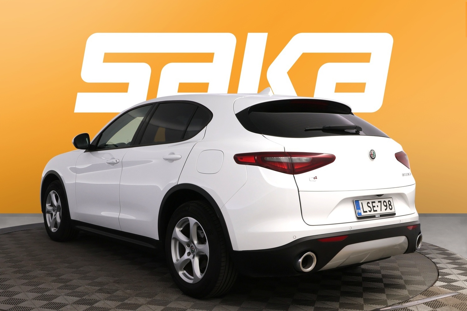 Alfa Romeo Stelvio vaihtoauto