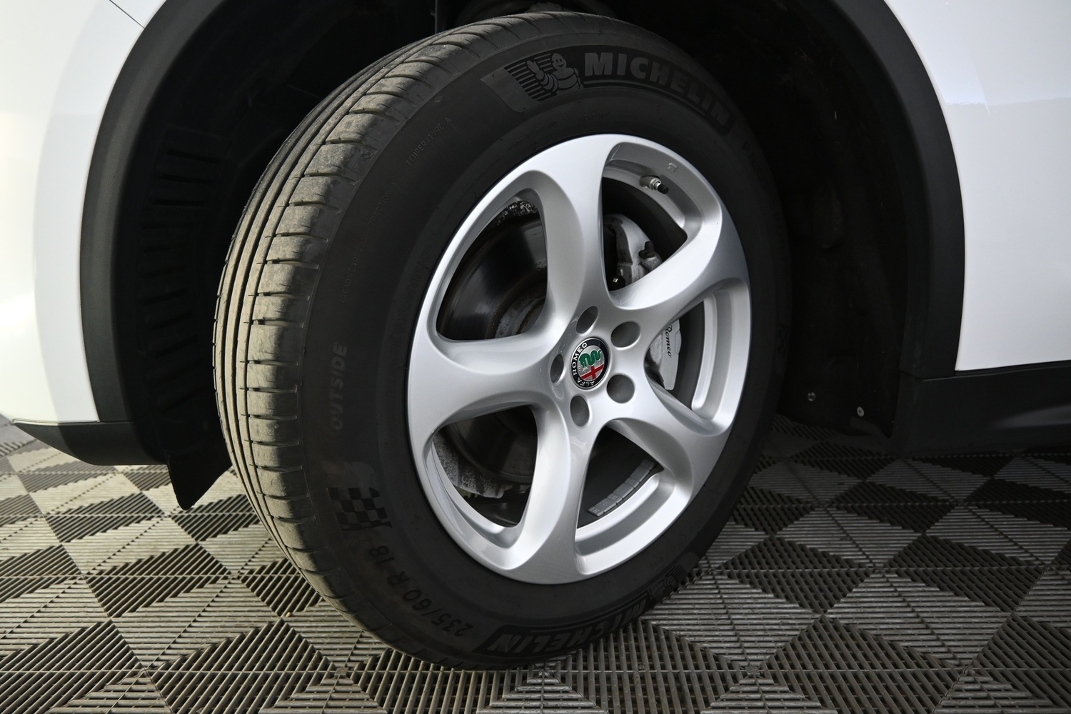 Alfa Romeo Stelvio vaihtoauto