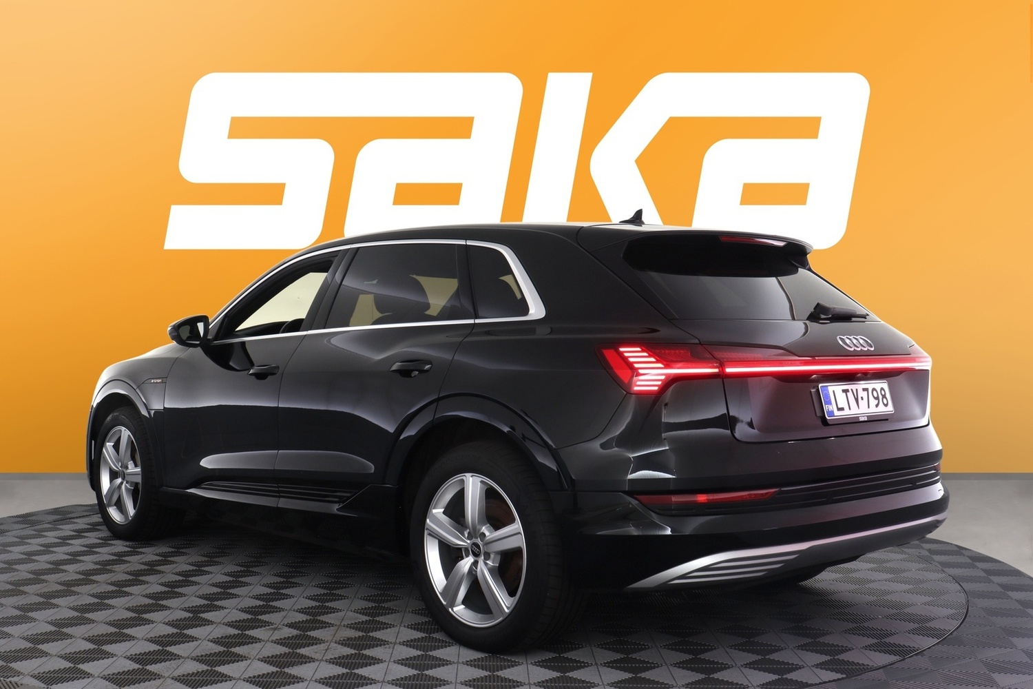 Audi e-tron vaihtoauto
