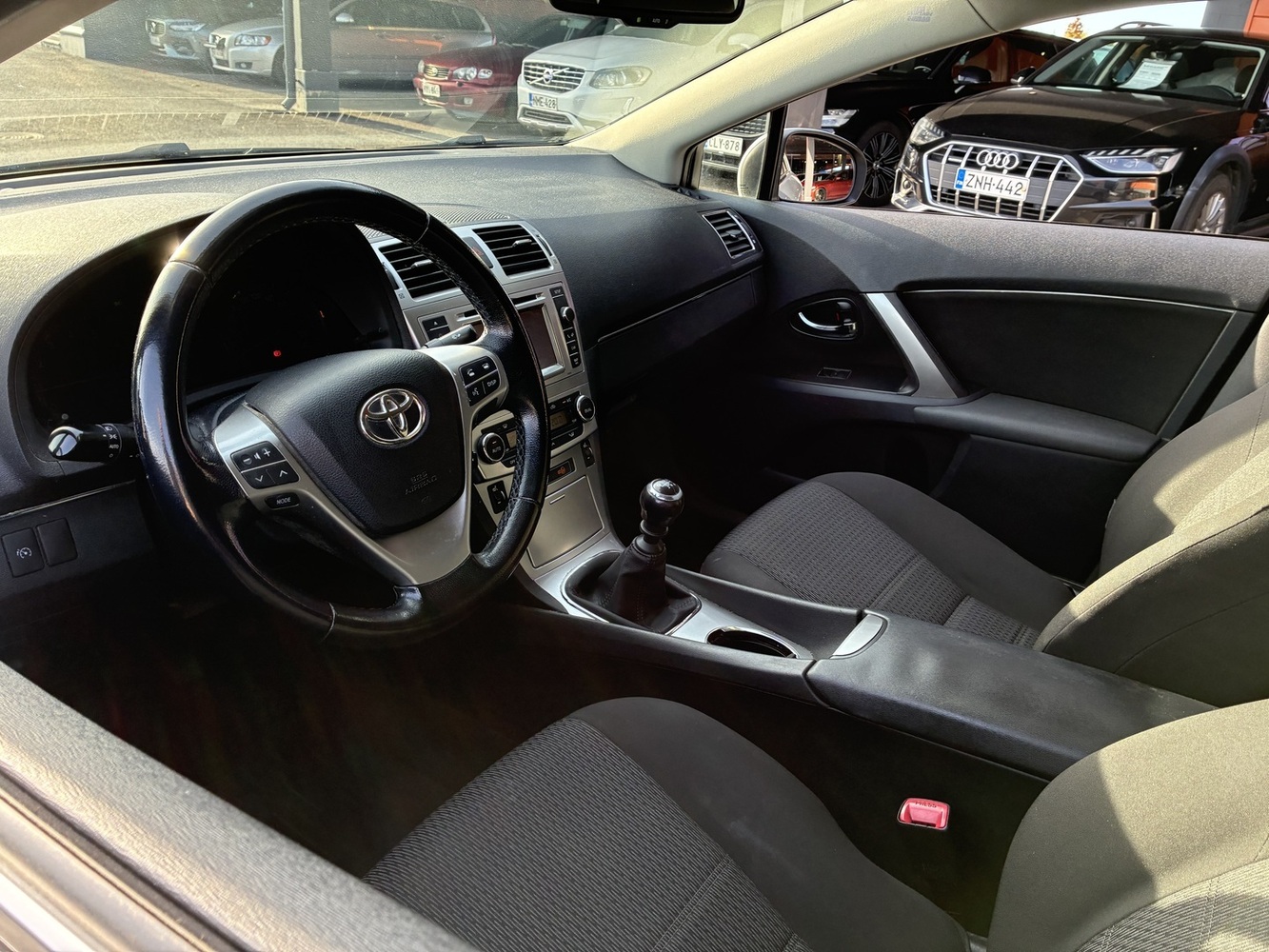Toyota Avensis vaihtoauto