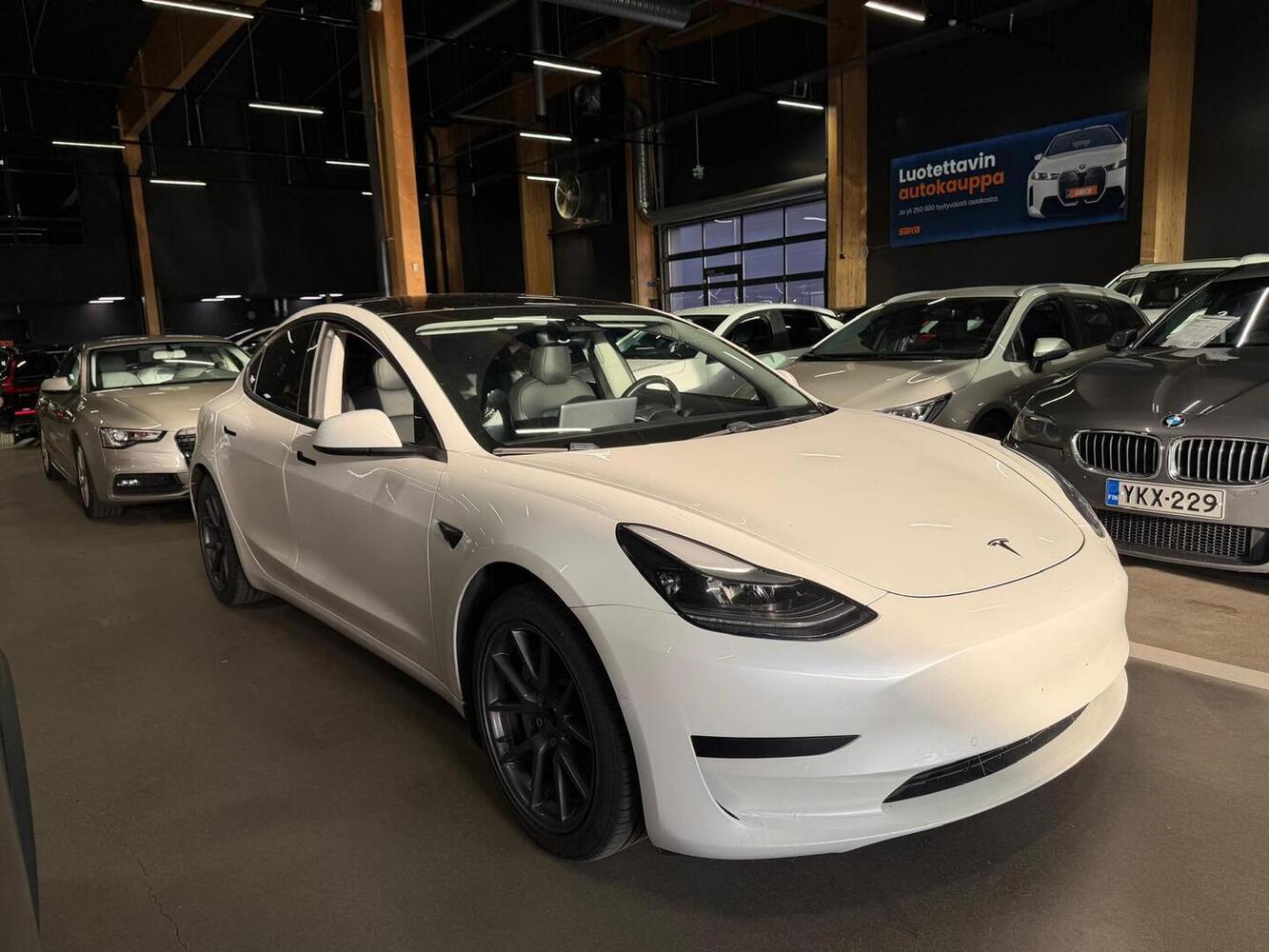 Tesla Model 3 vaihtoauto