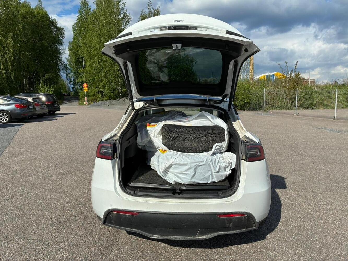 Tesla Model Y vaihtoauto