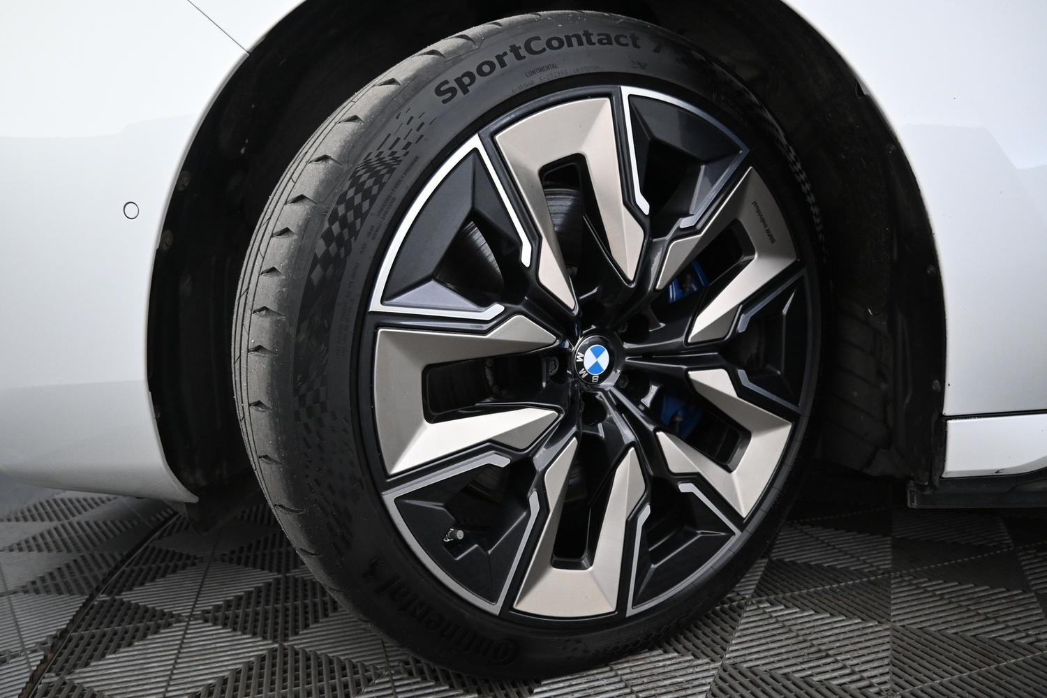 BMW i7 vaihtoauto
