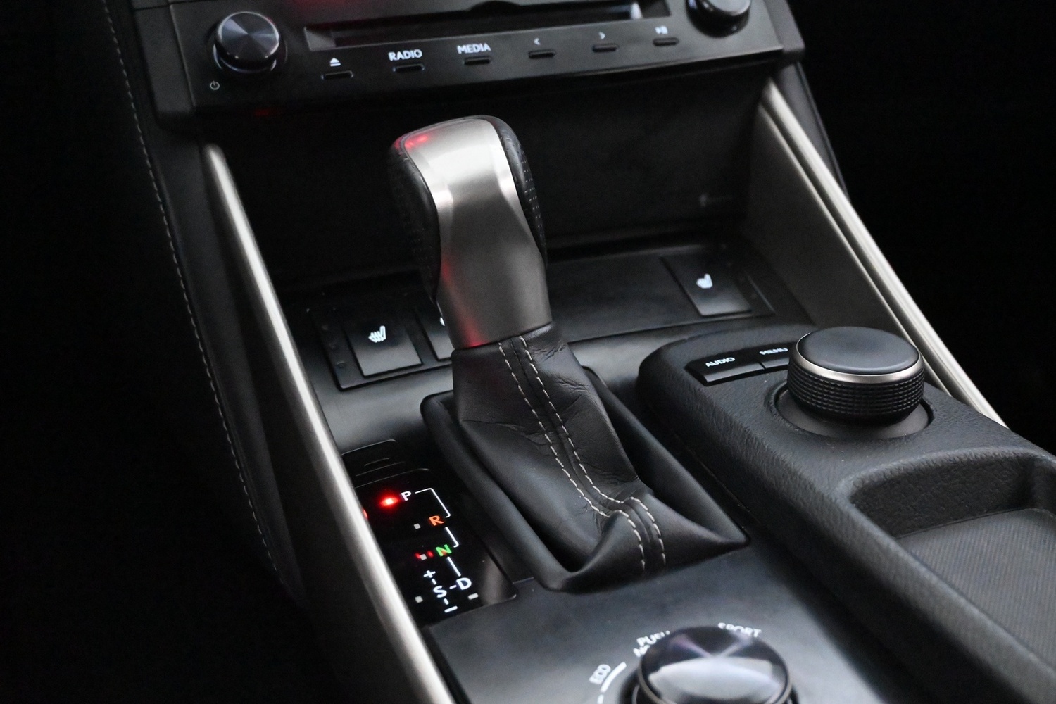 Lexus IS vaihtoauto