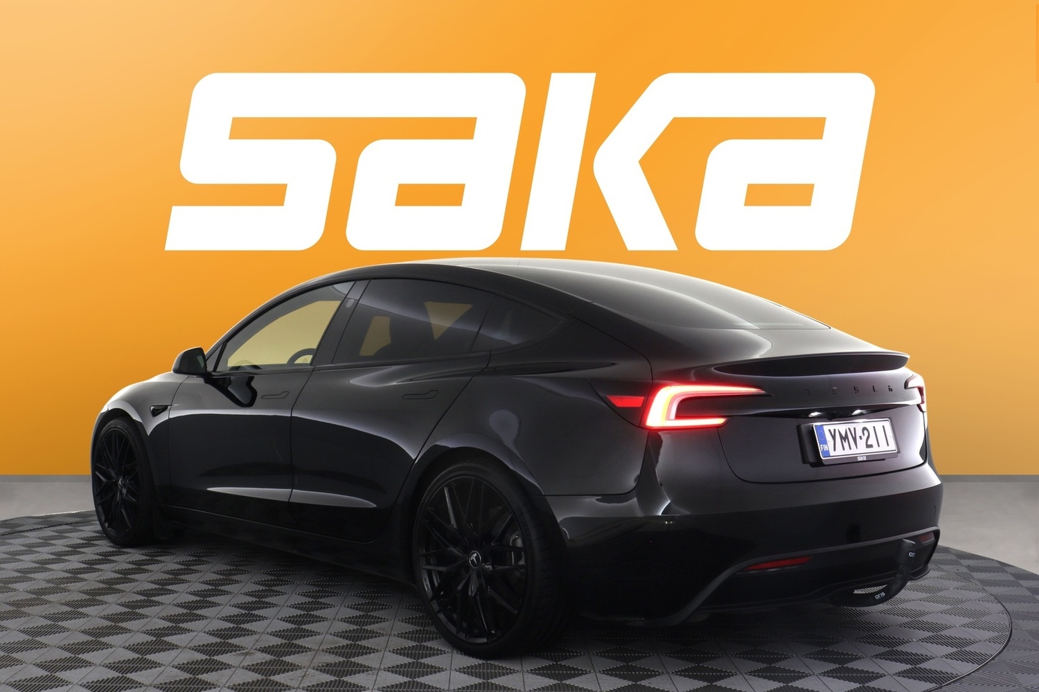 Tesla Model 3 vaihtoauto