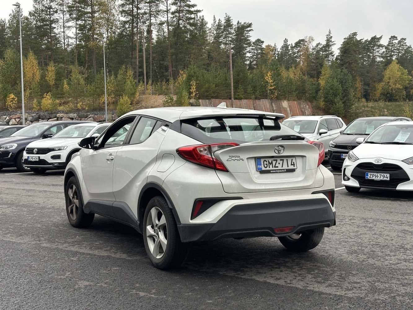 Toyota C-HR vaihtoauto
