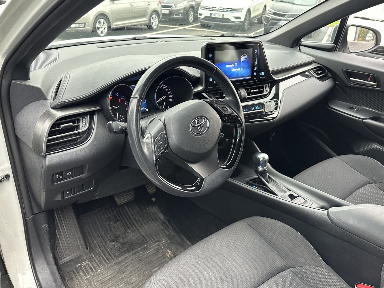 Toyota C-HR vaihtoauto