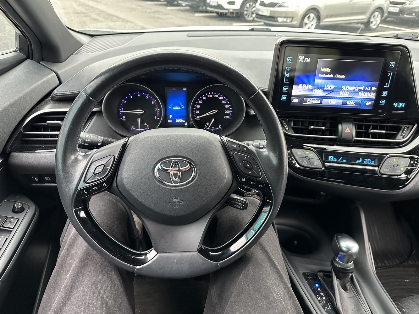 Toyota C-HR vaihtoauto