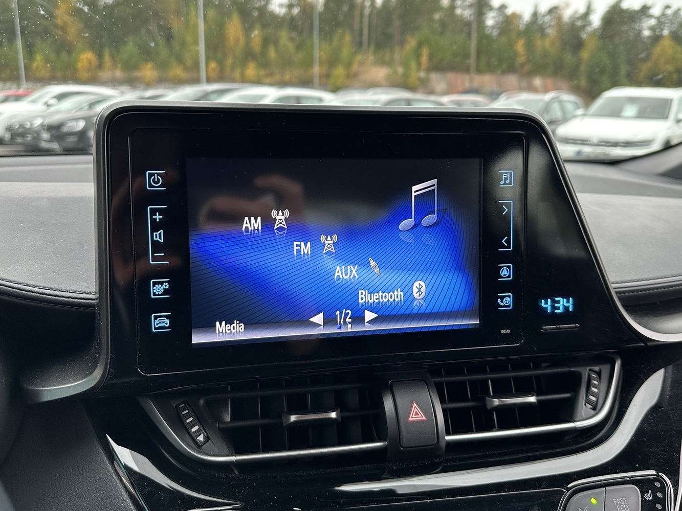 Toyota C-HR vaihtoauto