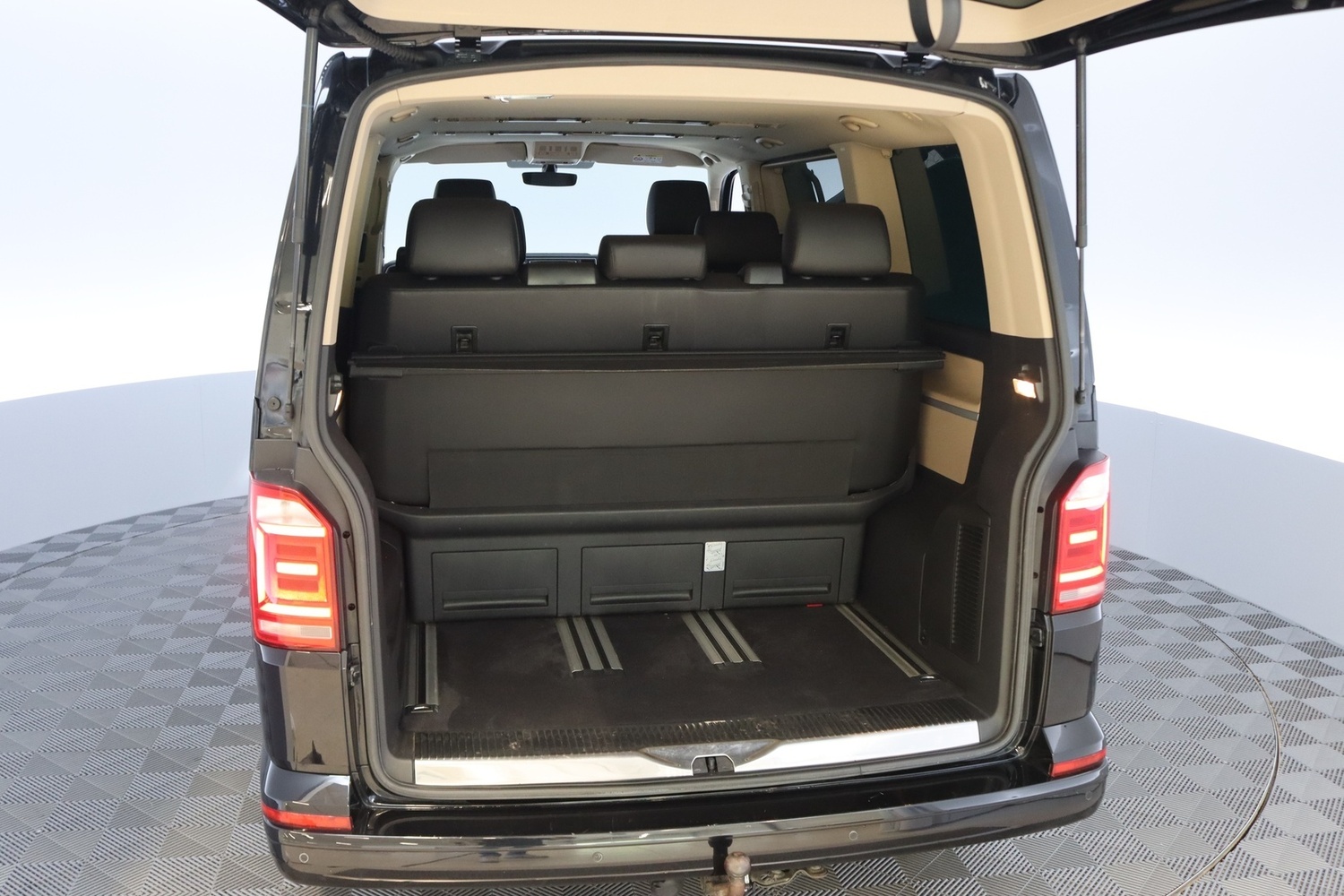 Volkswagen Multivan vaihtoauto