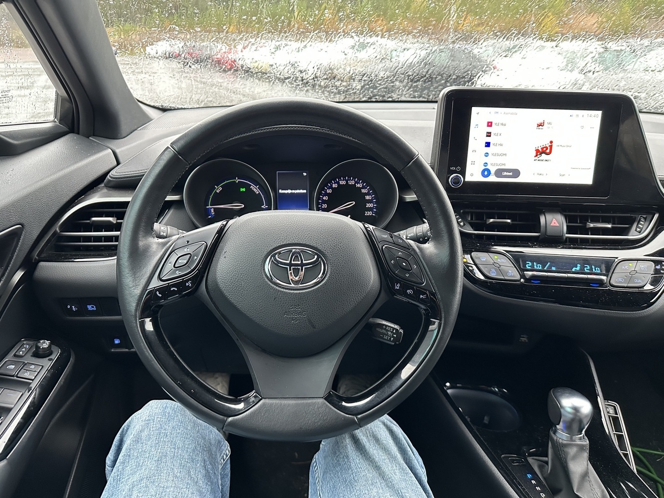 Toyota C-HR vaihtoauto