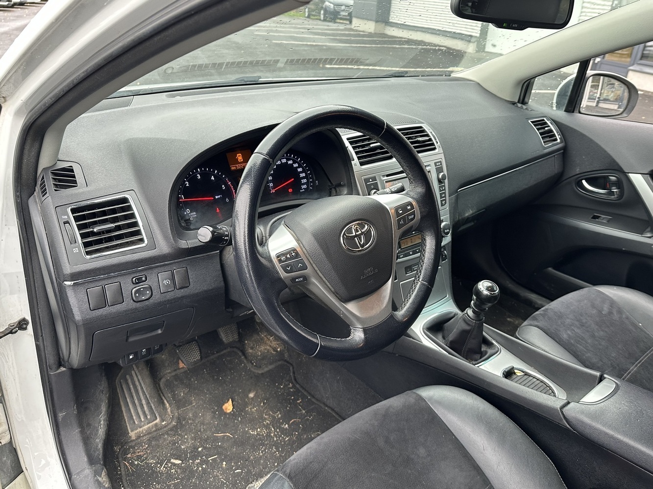 Toyota Avensis vaihtoauto