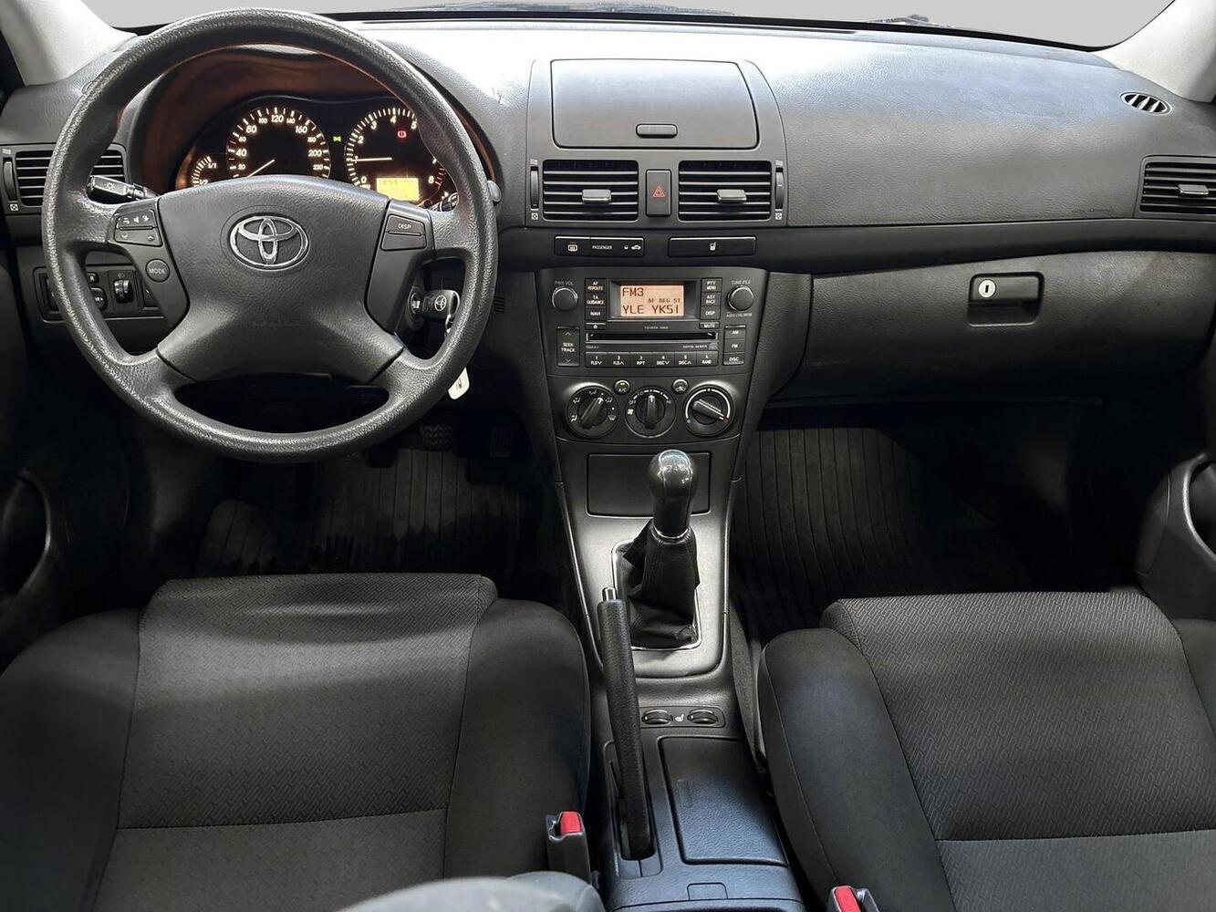 Toyota Avensis vaihtoauto