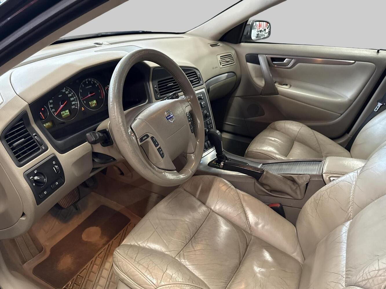 Volvo V70 vaihtoauto