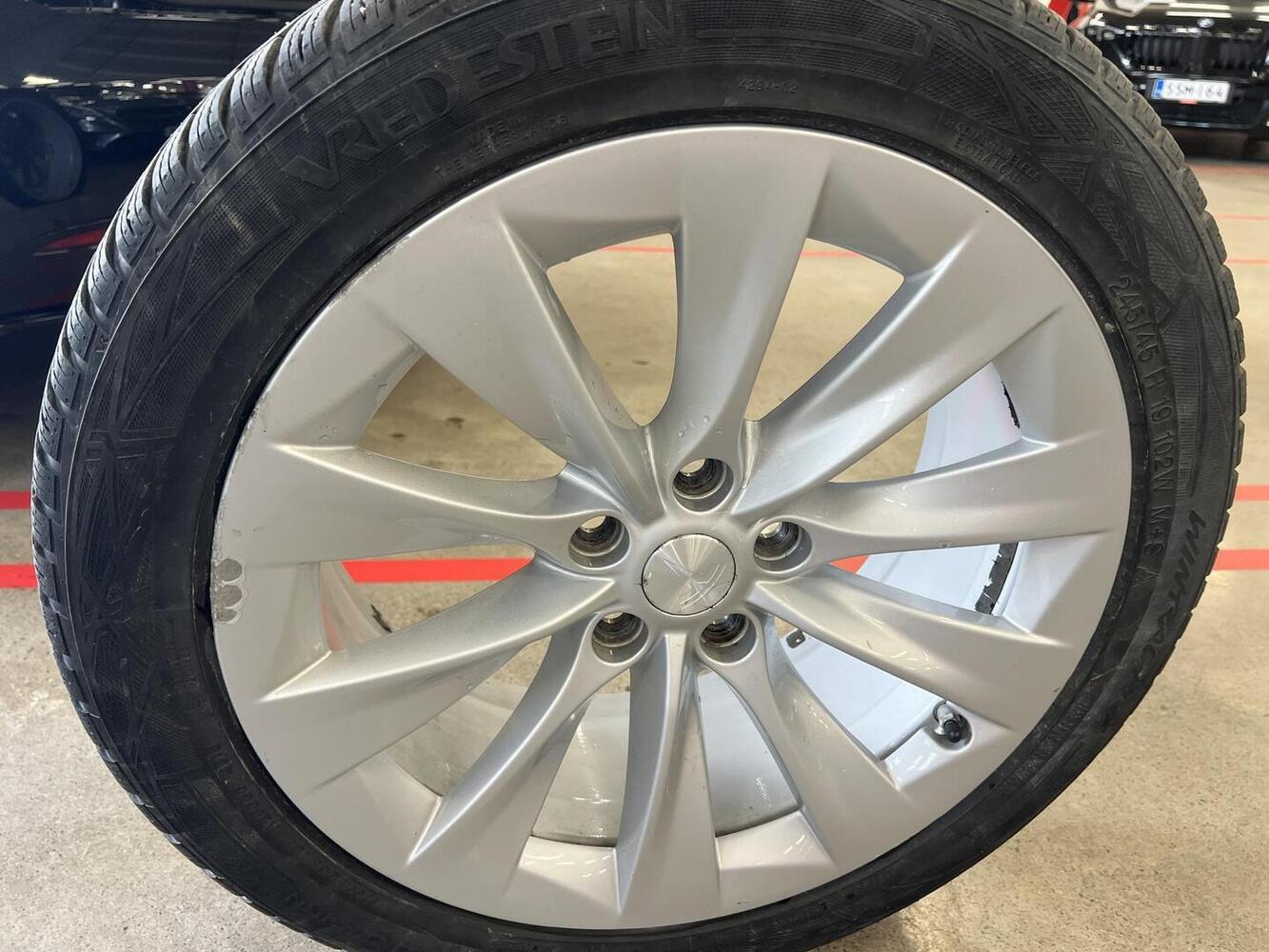 Tesla Model S vaihtoauto