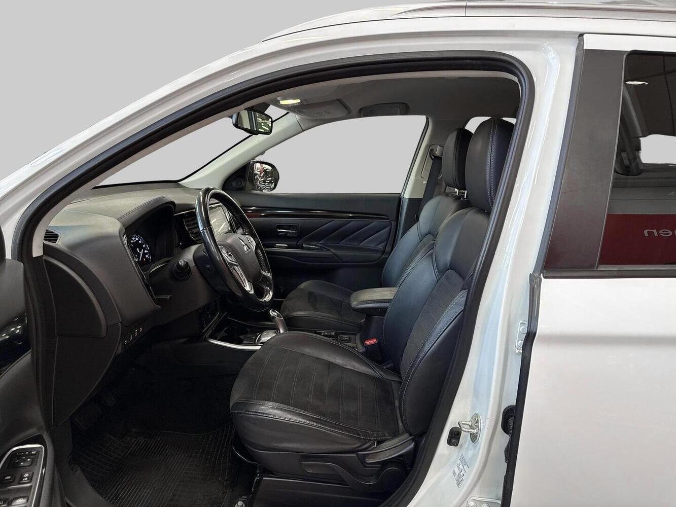 Mitsubishi Outlander PHEV vaihtoauto