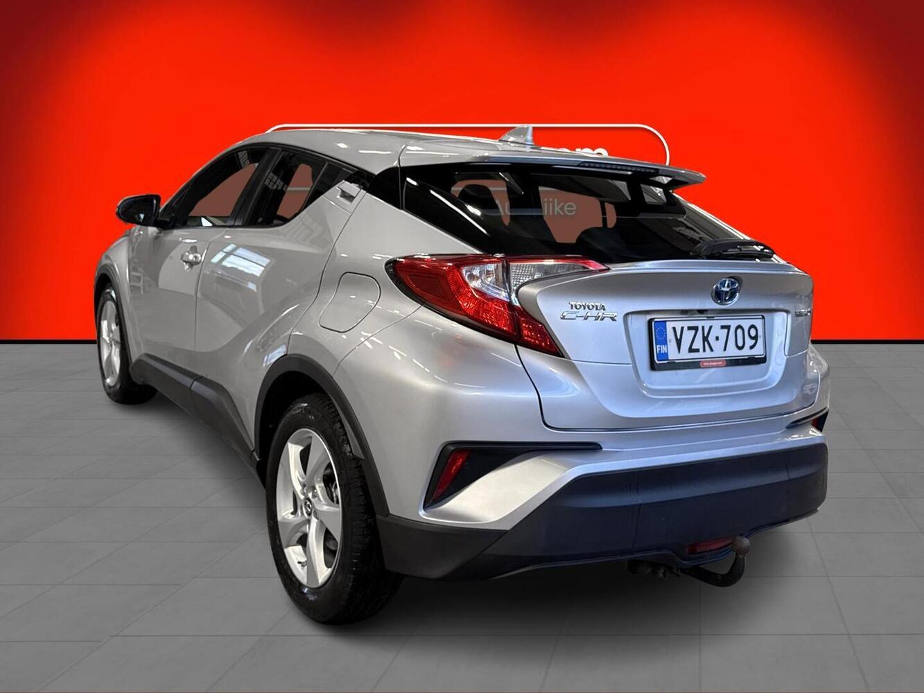 Toyota C-HR vaihtoauto