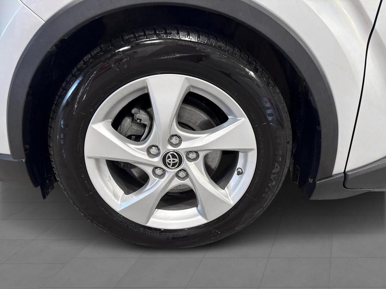 Toyota C-HR vaihtoauto