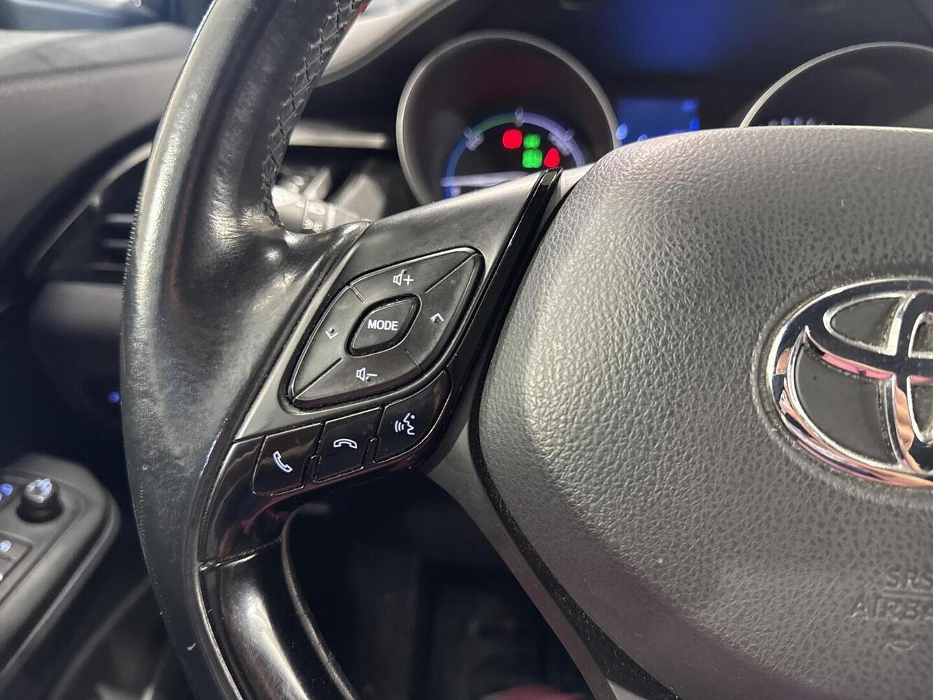 Toyota C-HR vaihtoauto