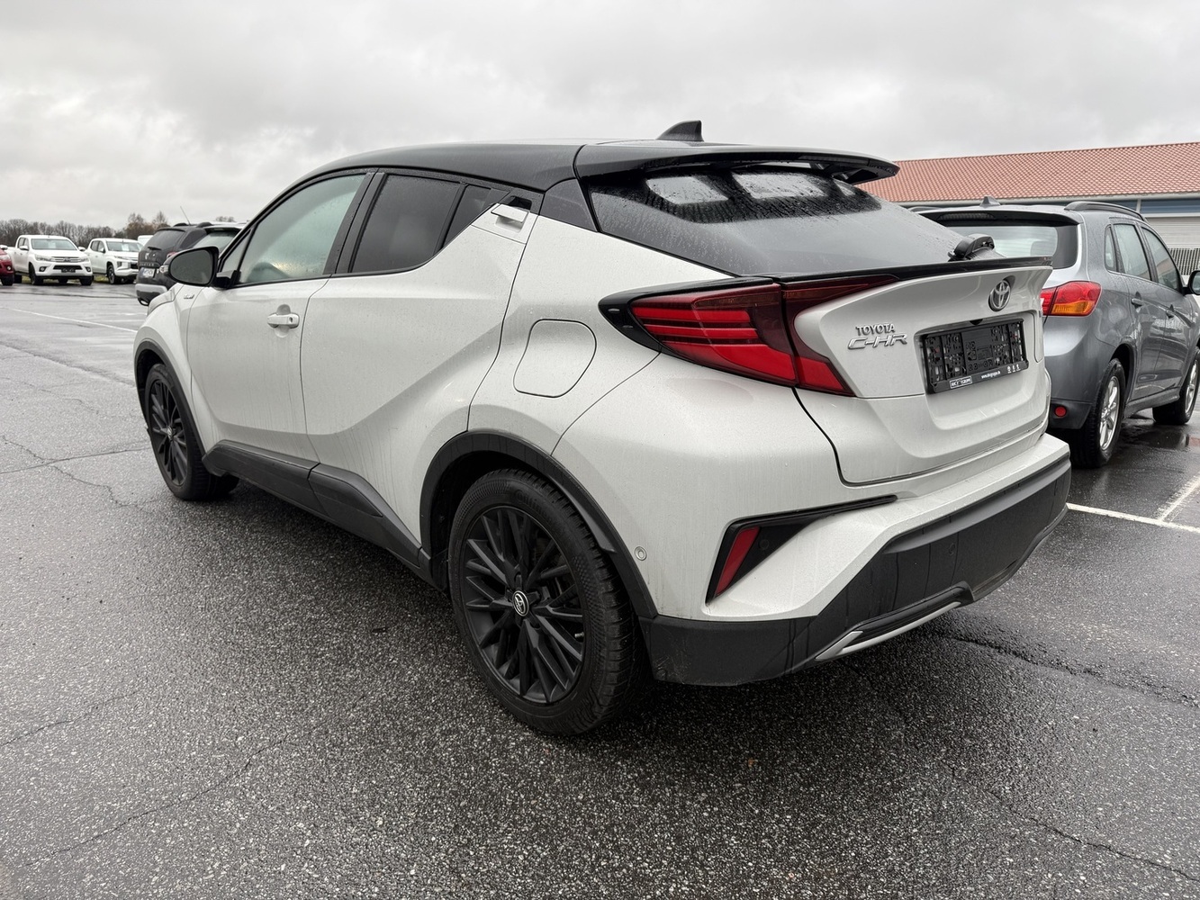 Toyota C-HR vaihtoauto