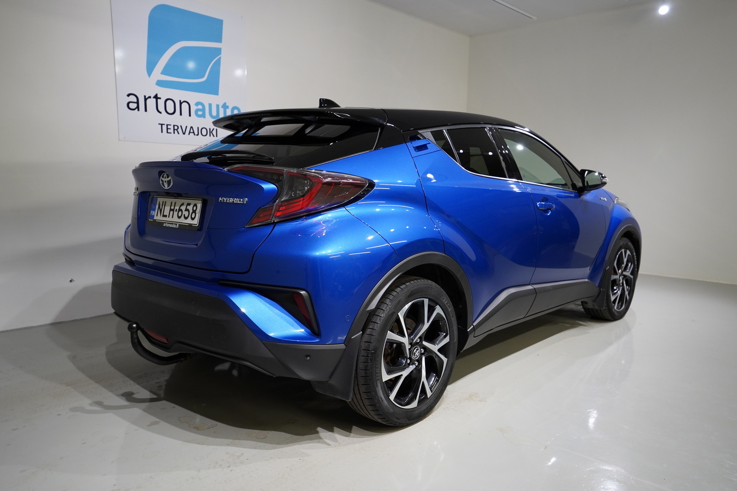 Toyota C-HR vaihtoauto